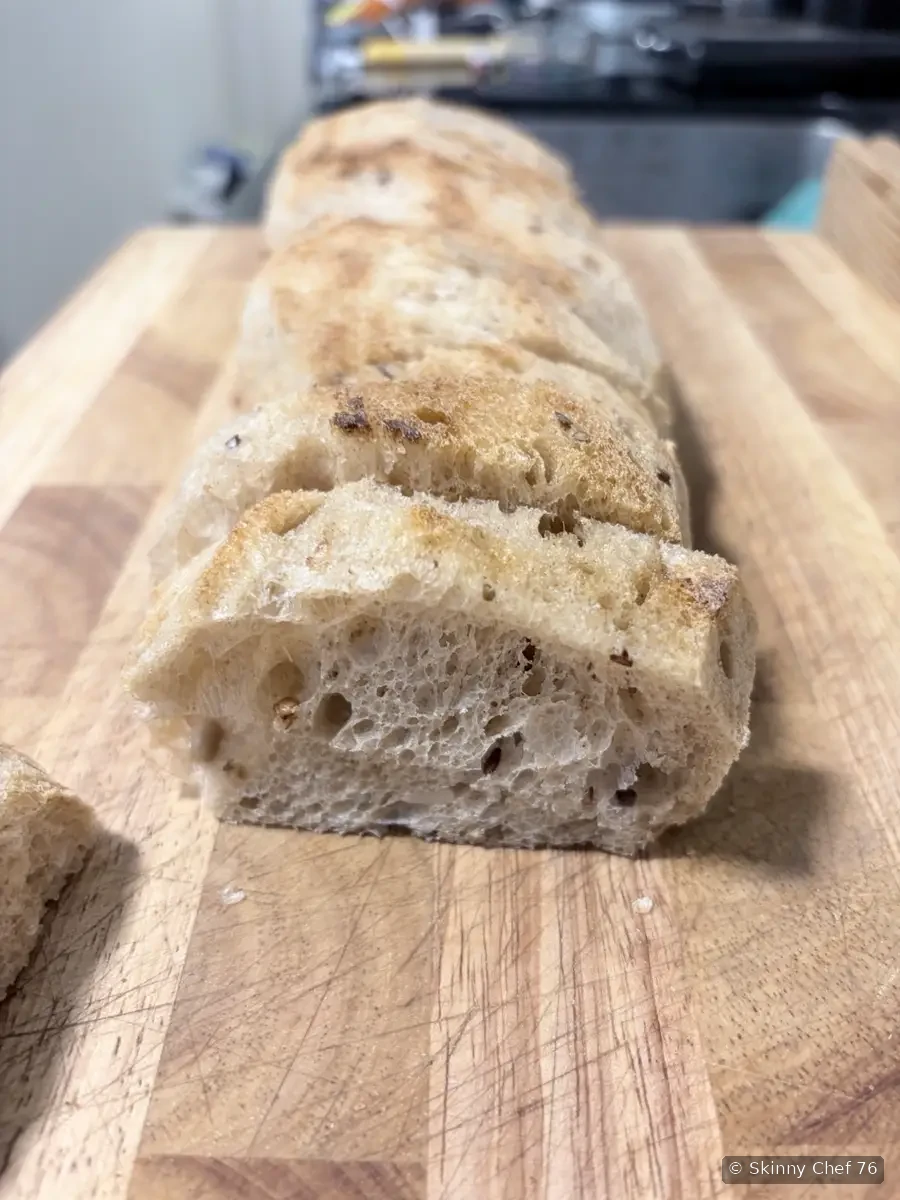 Ein näherer Blick auf die vorbereiteten Brotscheiben.