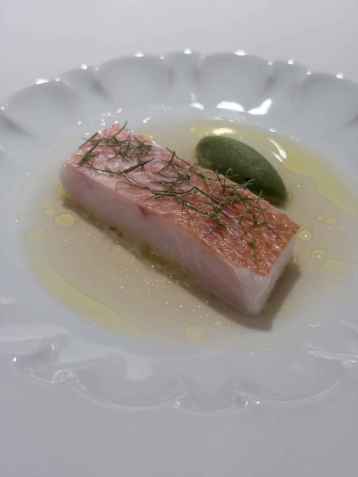 ③ Kinmedai – Erbse, Verveine und Röstfischsud · zweite Aufnahme