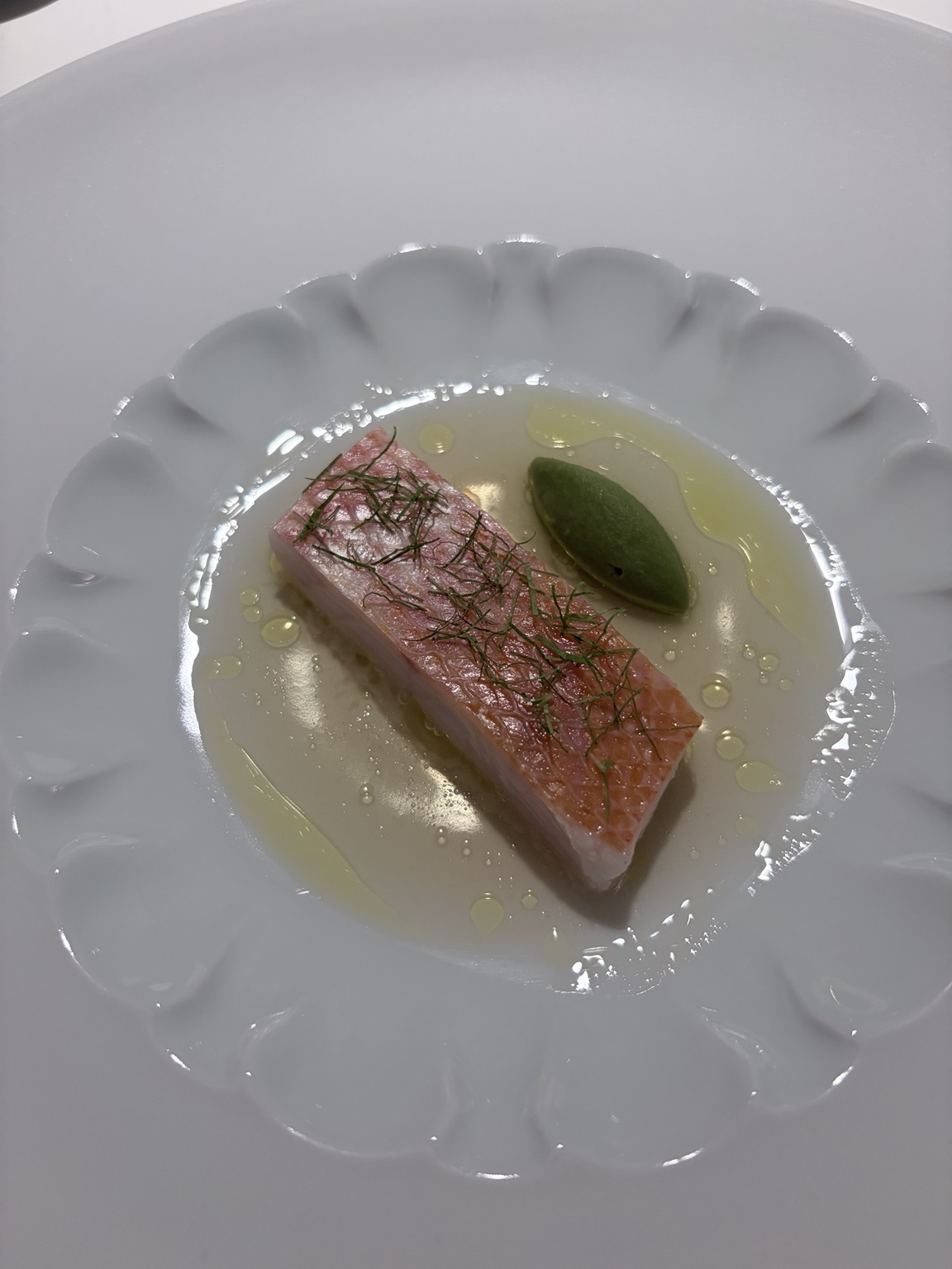 ③ Kinmedai – Erbse, Verveine und Röstfischsud · erste Aufnahme